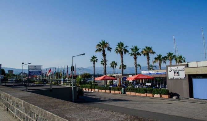 casa del porto turistico dell etna