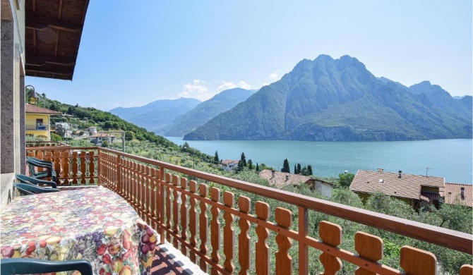 Beautiful apartment in Riva di Solto with 3 Bedrooms and WiFi