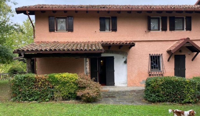 Casa intera tra le colline e le vigne del Dolcetto