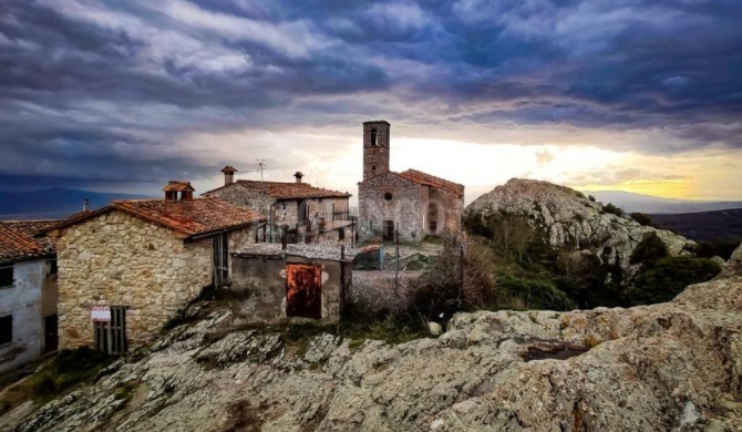 appartamento con due camere matrimoniali nel centro di roccatederighi