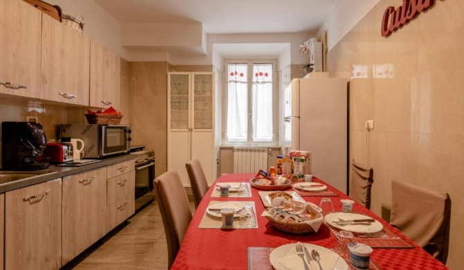 4-Bdr Apt among Colosseum&Termini 10-people