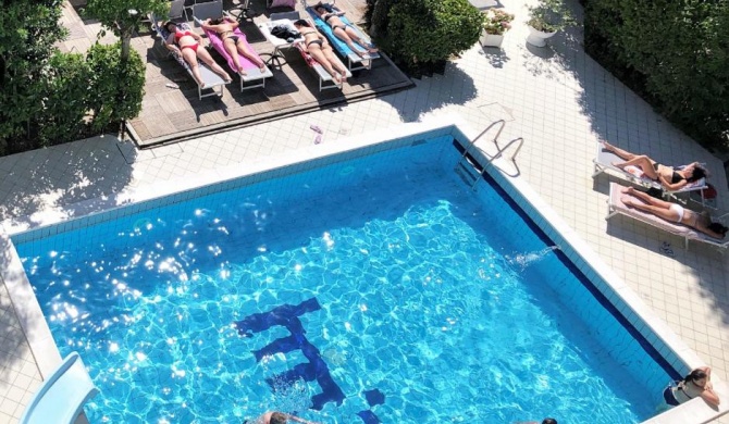 Hotel Marzia con Piscina