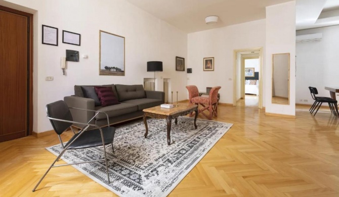 Apartment With Large Patio Near Colosseum