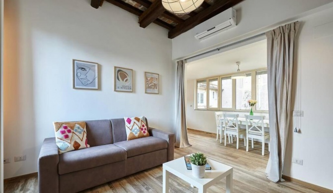 BRIGHT APARTMENT NEAR PIAZZA NAVONA