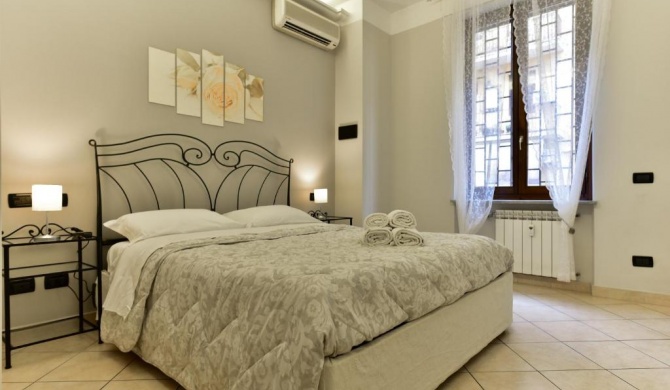 Classic Apartment in Re Di Roma near the metro