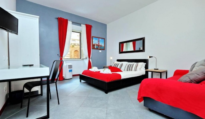 Cozy Apartment Fabia 300 mt from Colosseum