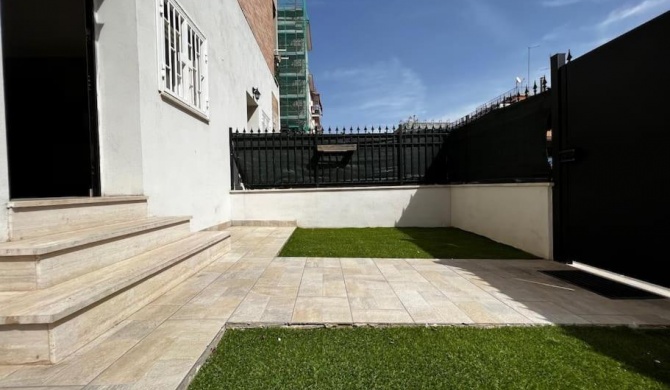 Cozy house with garden in Rome Centocelle Metro C