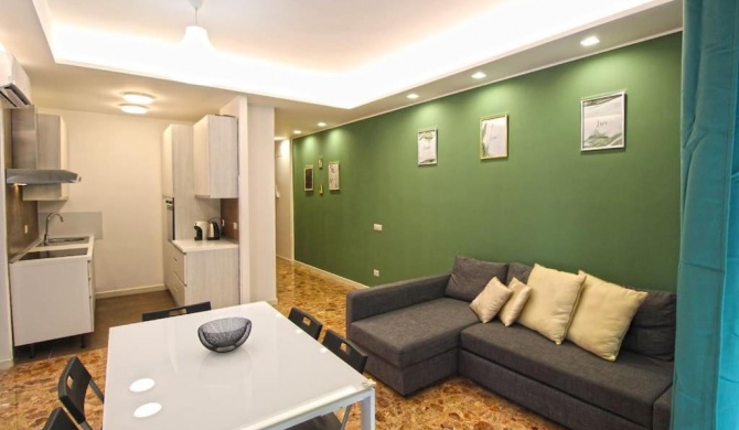 Delicious 2 Bed Room Apartment and Garden by YH