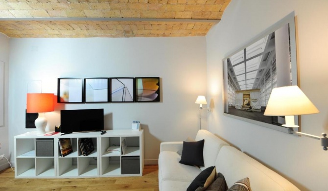 Fotofever Apt, two bedrooms with air conditioned in elegant shopping area, close to Vatican City