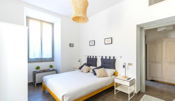 Hostly - Nicole Apartment Volturno - Full Rome Center