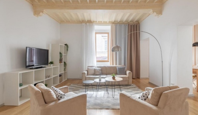 iFlat Navona White and Stylish Apartment