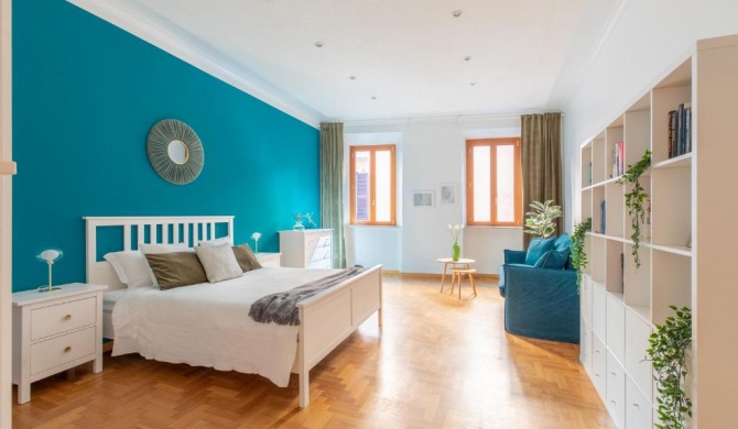 iFlat Spanish Steps Blue Apartment