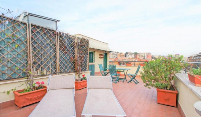 In the Clouds over Trastevere, penthouse studio