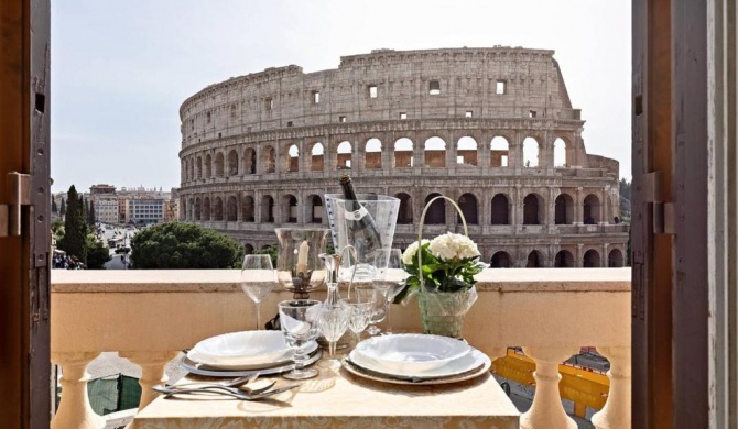 jacuzzi in front of the colosseum