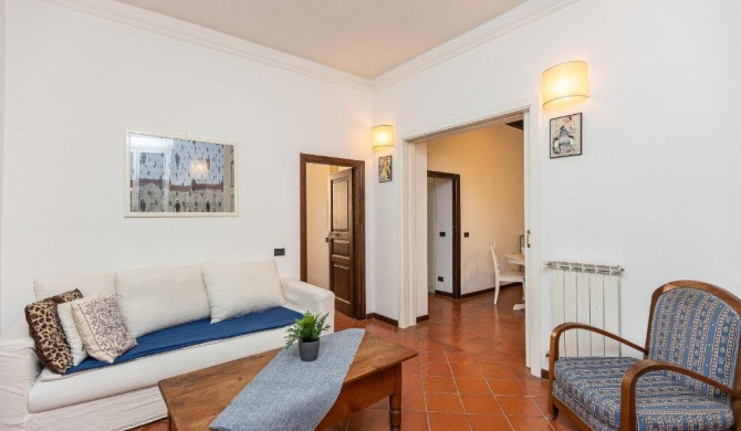 Lungaretta by Rental in Rome