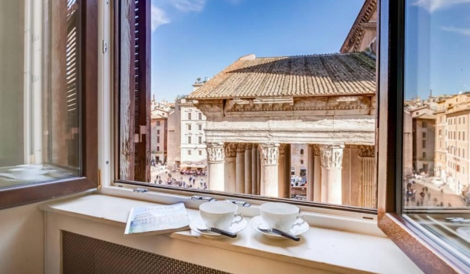 Luxurious loft facing the Pantheon