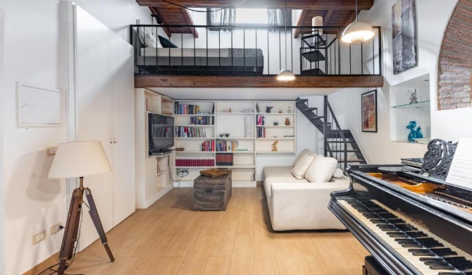 Musician Apartment Colosseo with Piano