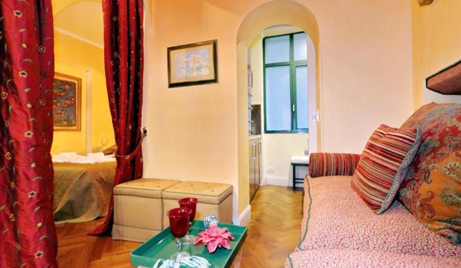 Pantheon charming apartment