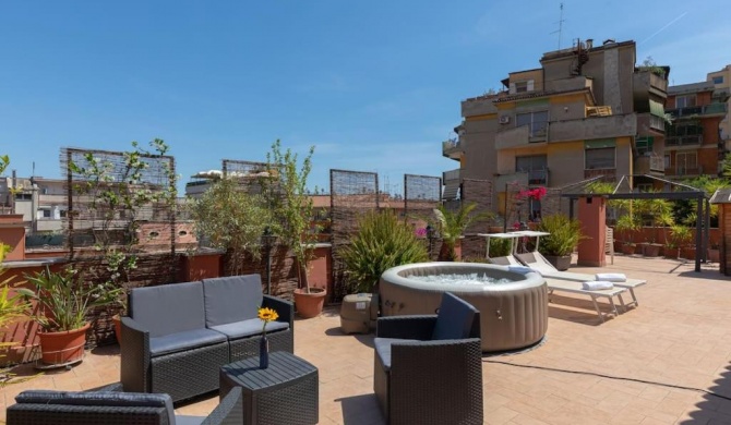 Penthouse with Jacuzzi on Terrace in Trastevere