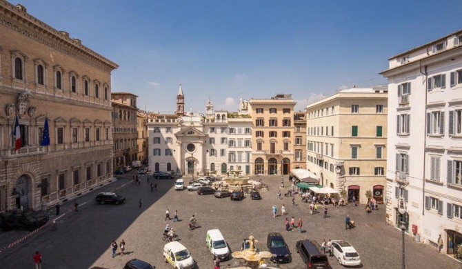 Piazza Farnese exclusive view 2 bedroom en suite