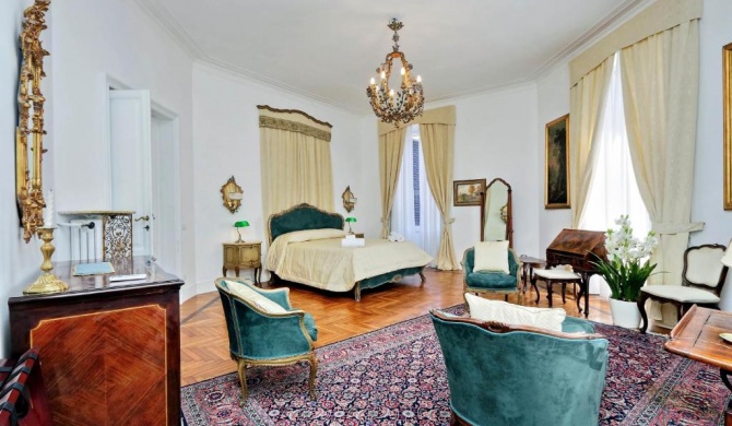 Prestigious Apartment Via Veneto