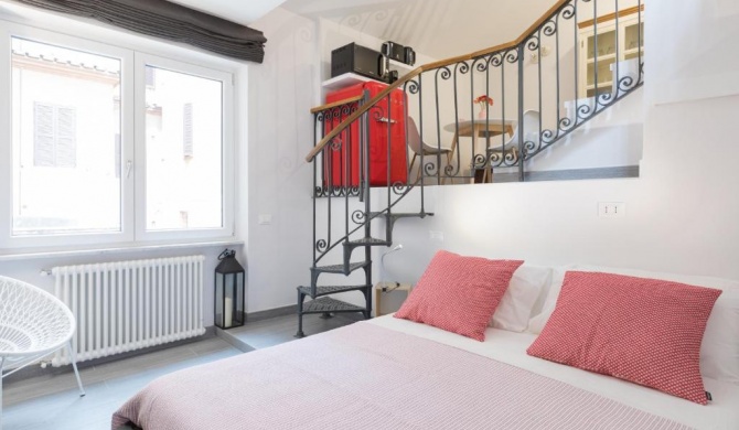 Quiet pied a terre with terrace in Borgo Pio