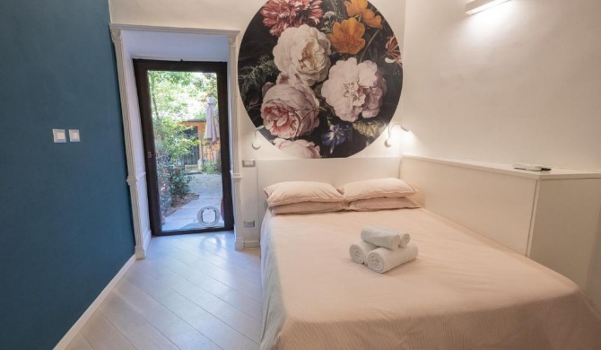 Rione Monti Studio Apt with private garden