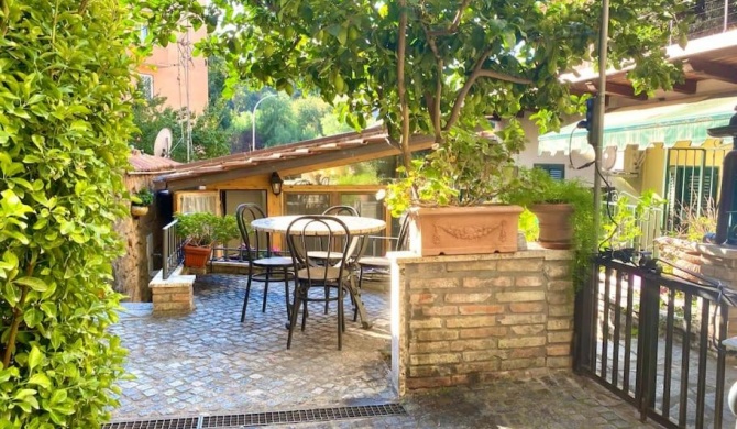 Romantic Borgo with Garden in Rome Center !